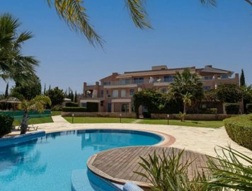 Townhouse For Sale  in  Polis