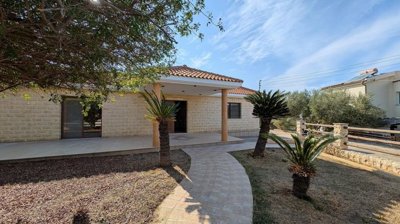 Detached Villa For Sale  in  Argaka