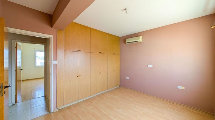 Image No.5-6 Bed Property for sale