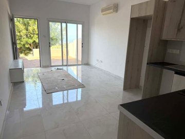 Ground Floor Apartment  For Sale  in  Mesa Chorio
