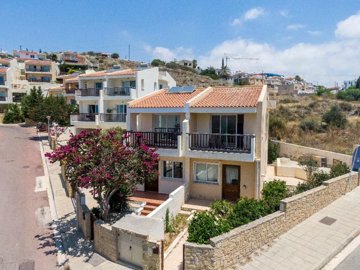 Townhouse For Sale  in  Chlorakas