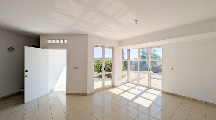 Image No.2-3 Bed Villa for sale