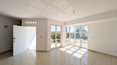 Detached Villa For Sale  in  Chlorakas