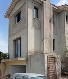 Detached Villa For Sale  in  Eledio