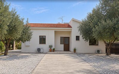 Detached Villa For Sale  in  Armou