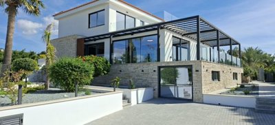 Detached Villa For Sale  in  Peyia - Sea Caves