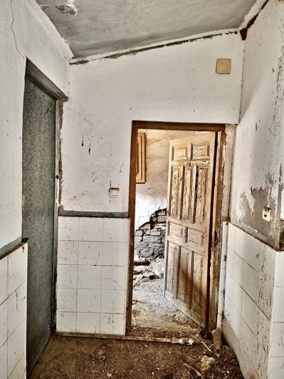 Image No.9-1 Bed Property for sale