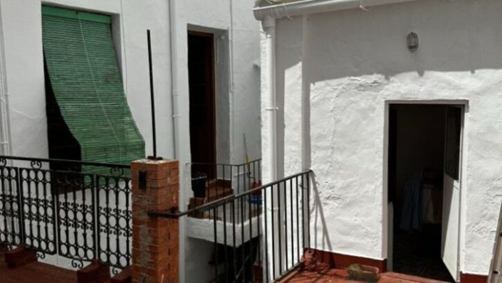 Image No.10-4 Bed Townhouse for sale