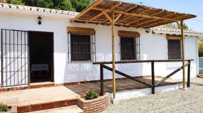 107385-country-house-for-sale-in-el-chorro-54