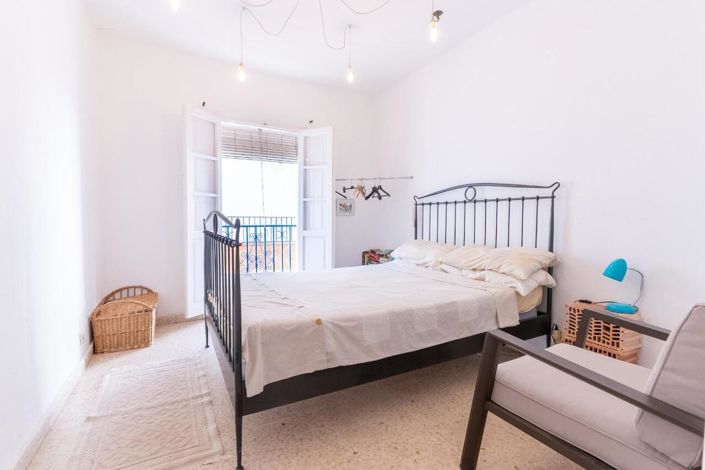 Image No.10-2 Bed Property for sale