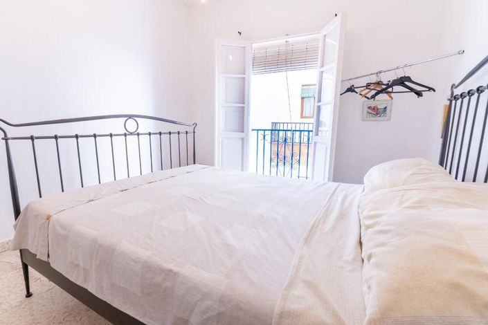 Image No.12-2 Bed Property for sale
