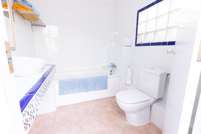 Image No.15-2 Bed Property for sale