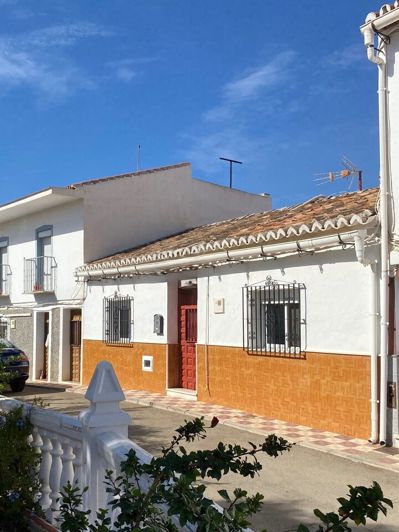 Image No.1-3 Bed Townhouse for sale