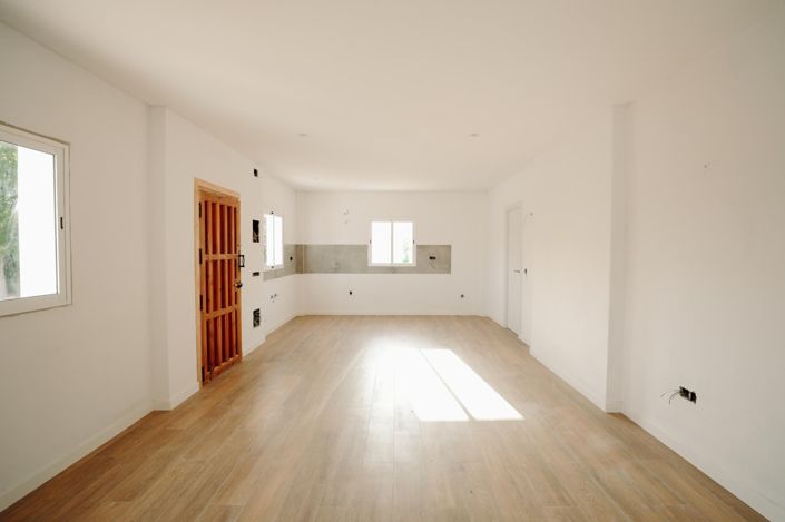 Image No.19-4 Bed Country House for sale