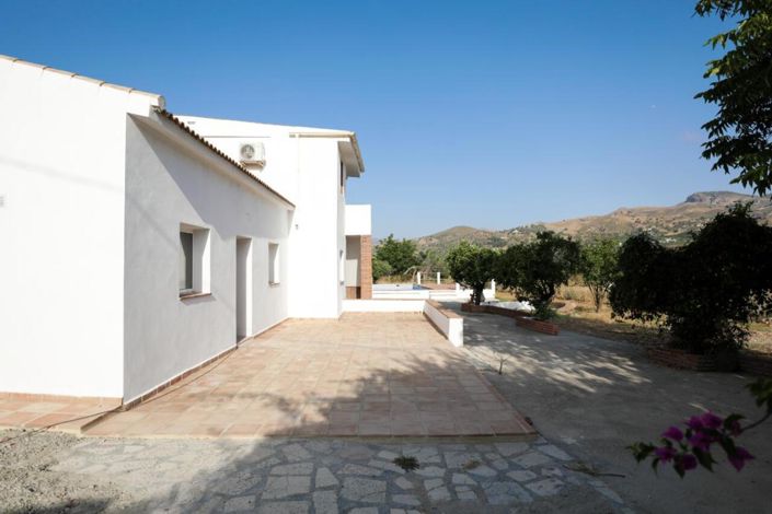 Image No.4-4 Bed Country House for sale