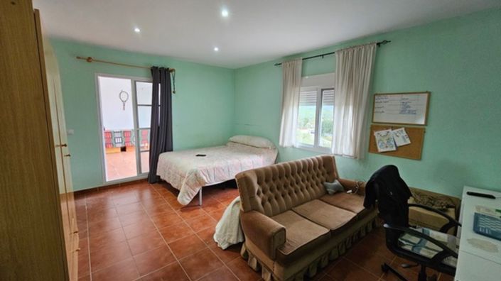 Image No.3-3 Bed Country Property for sale