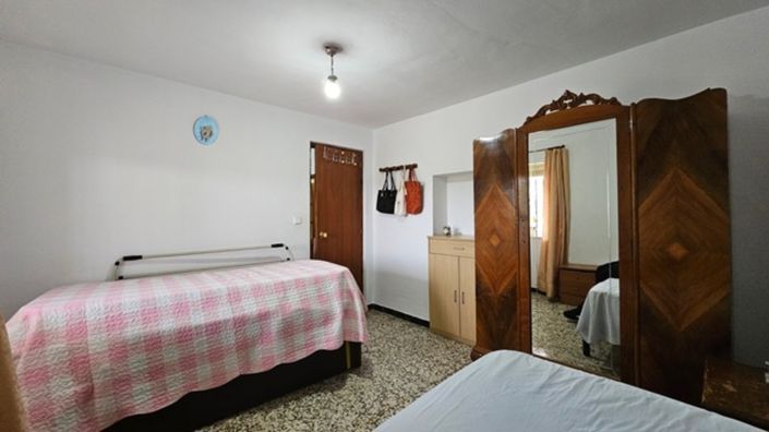 Image No.8-3 Bed Country Property for sale