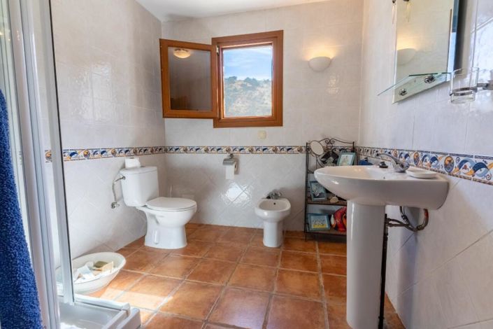 Image No.15-4 Bed Country Property for sale