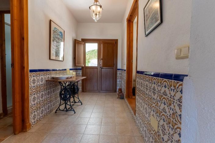 Image No.6-4 Bed Country Property for sale