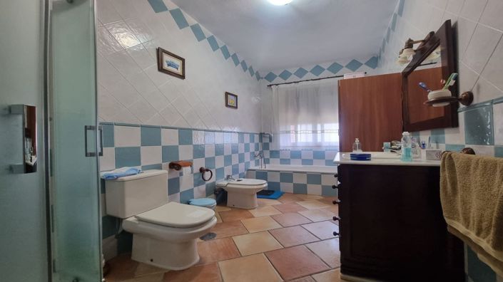 Image No.17-4 Bed Villa for sale