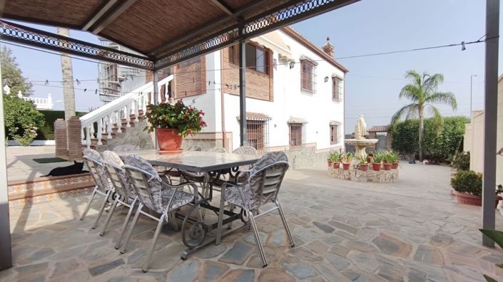 Image No.2-4 Bed Villa for sale