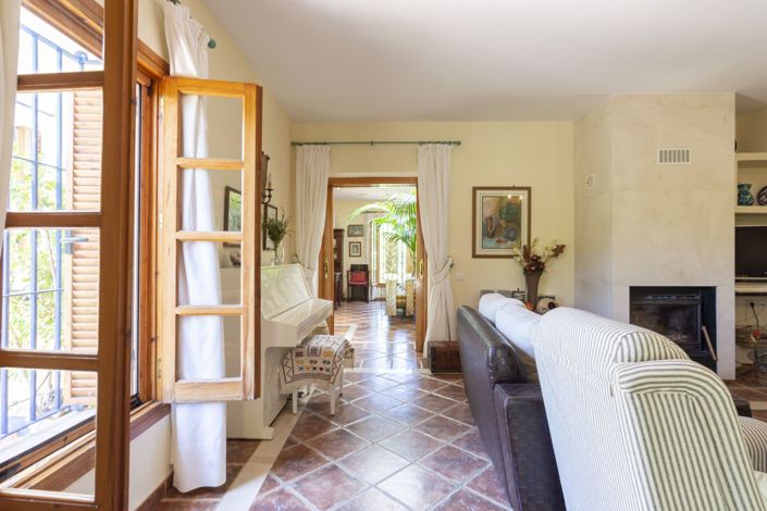 Image No.10-4 Bed Country House for sale