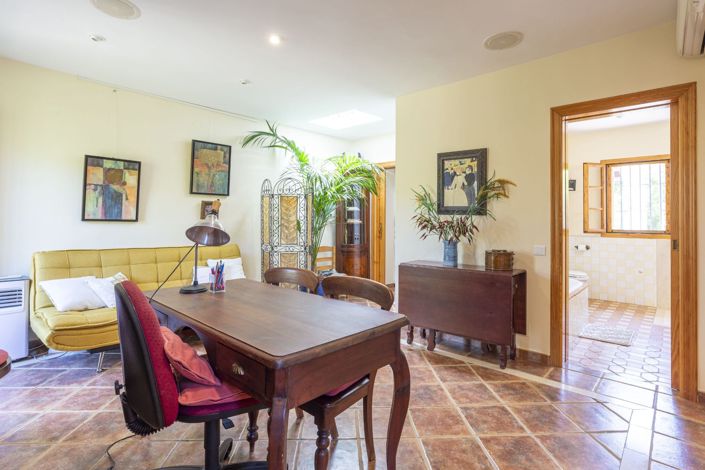 Image No.12-4 Bed Country House for sale