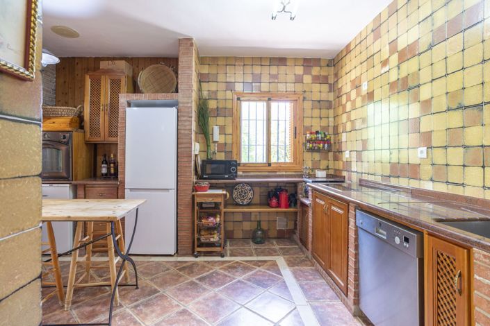 Image No.16-4 Bed Country House for sale