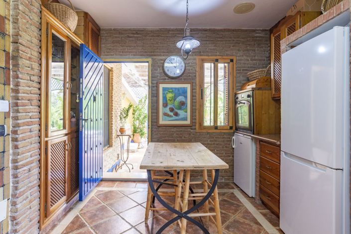 Image No.17-4 Bed Country House for sale
