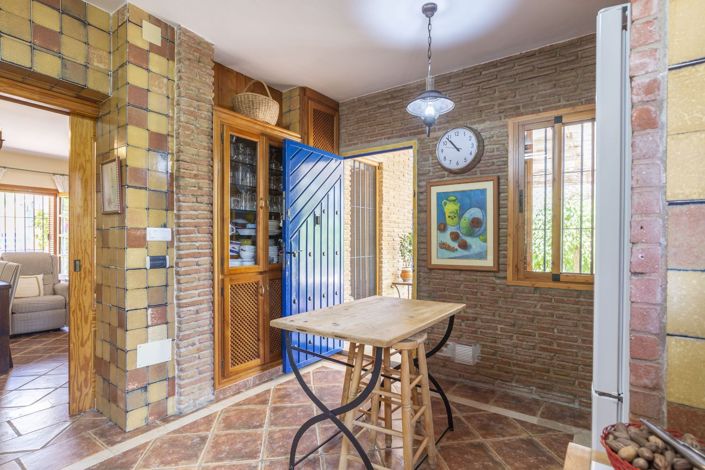 Image No.18-4 Bed Country House for sale