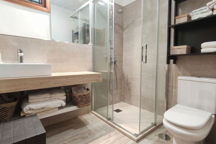 Image No.19-4 Bed Country House for sale