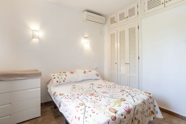 Image No.24-4 Bed Country House for sale