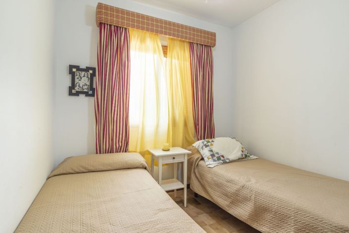 Image No.25-4 Bed Country House for sale
