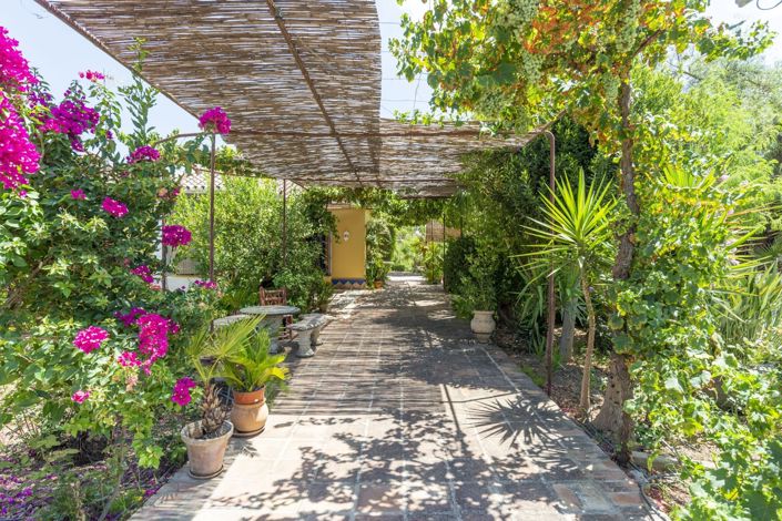 Image No.32-4 Bed Country House for sale