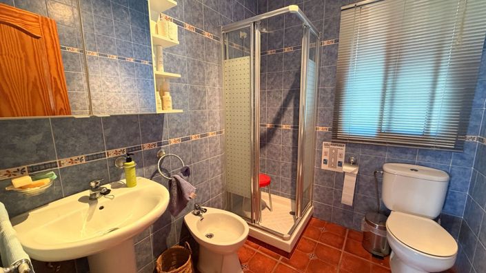 Image No.16-3 Bed Country House for sale