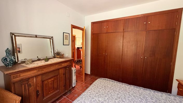 Image No.18-3 Bed Country House for sale