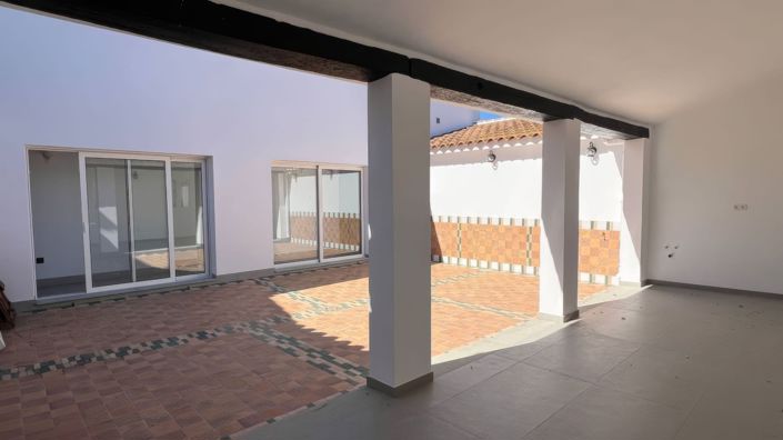 Image No.10-6 Bed Country House for sale