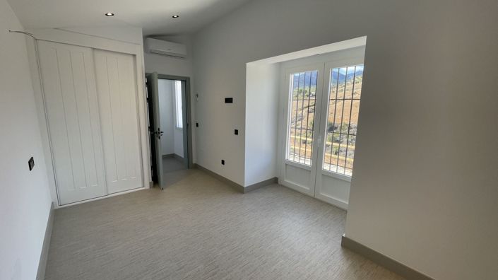 Image No.17-6 Bed Country House for sale