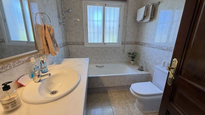 Image No.17-3 Bed Villa for sale