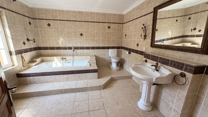 Image No.23-4 Bed Country House for sale