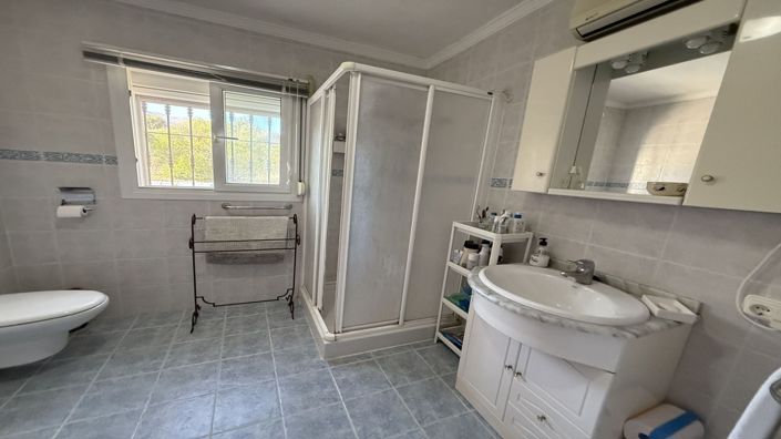 Image No.13-6 Bed Country House for sale