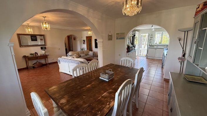 Image No.7-6 Bed Country House for sale