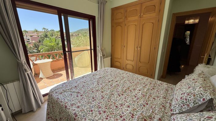 Image No.17-5 Bed Townhouse for sale