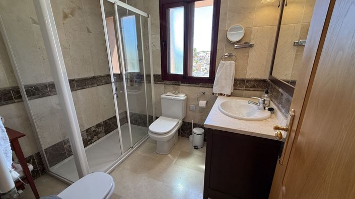 Image No.18-5 Bed Townhouse for sale