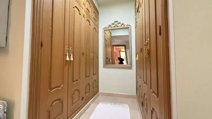 Image No.20-5 Bed Townhouse for sale