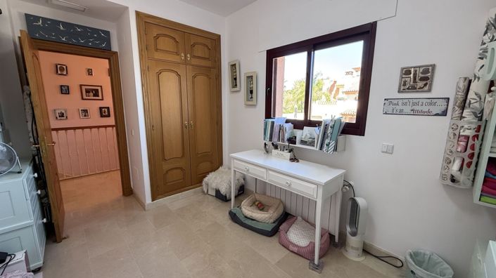 Image No.23-5 Bed Townhouse for sale