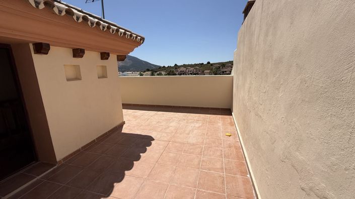 Image No.28-5 Bed Townhouse for sale