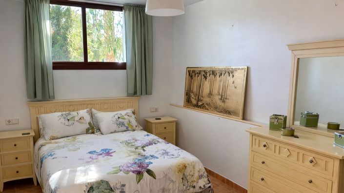 Image No.37-5 Bed Townhouse for sale