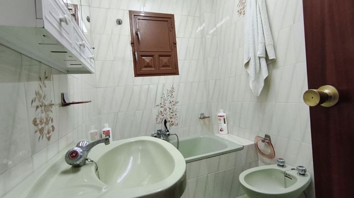Image No.12-3 Bed Country House for sale