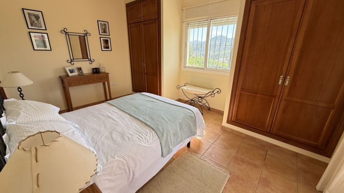 Image No.17-4 Bed Country House for sale
